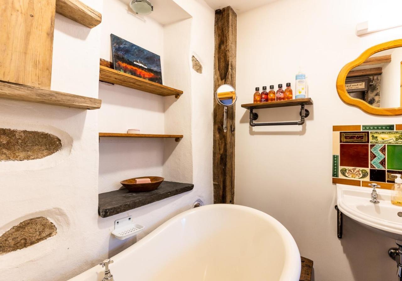 Bwthyn Capten - A Charming Cottage For Up To 6 Newport  Exterior foto