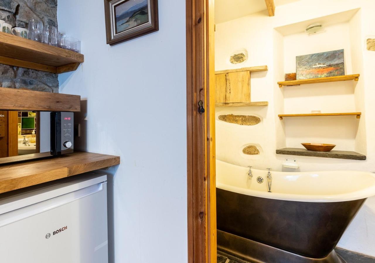Bwthyn Capten - A Charming Cottage For Up To 6 Newport  Exterior foto