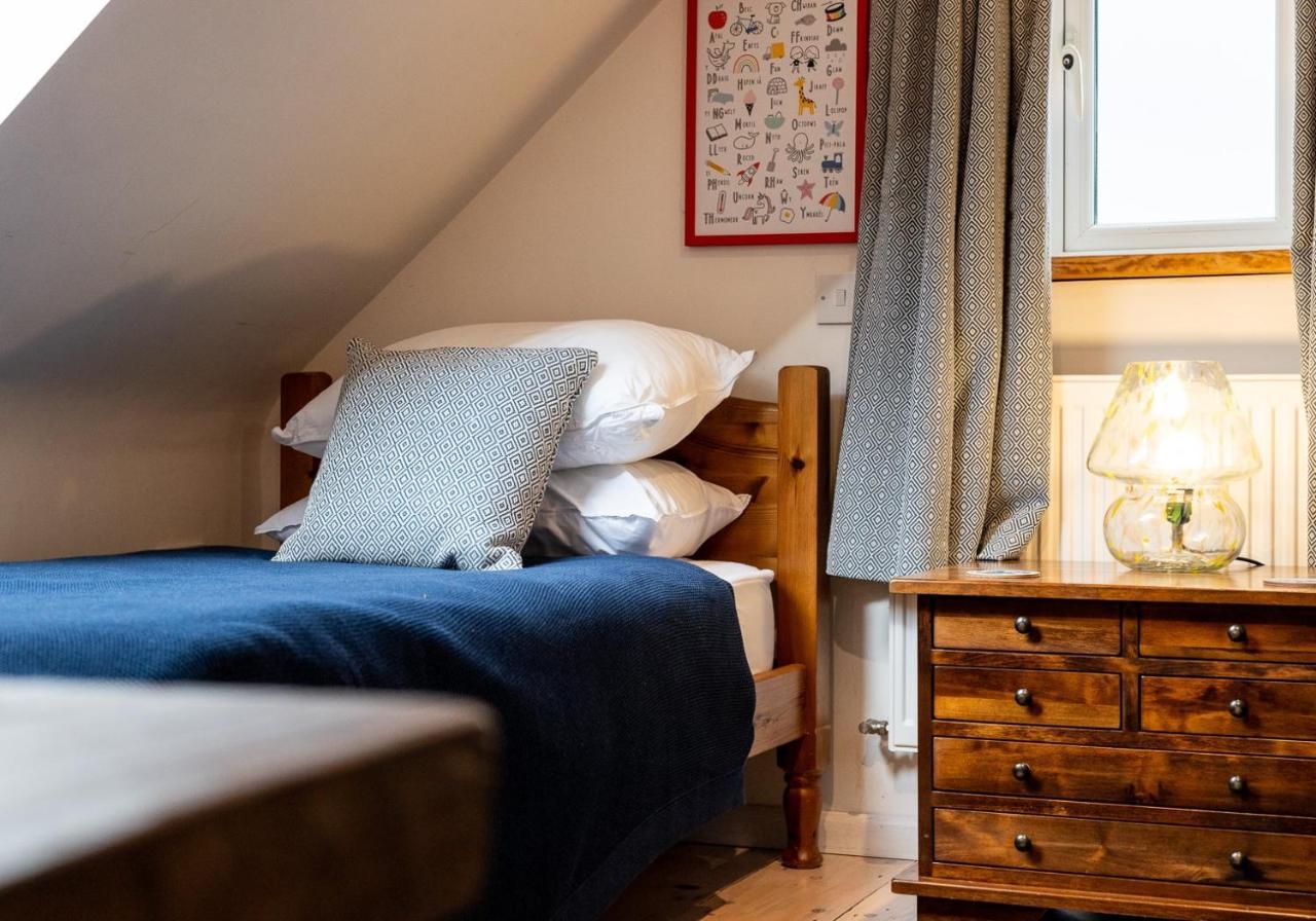 Bwthyn Capten - A Charming Cottage For Up To 6 Newport  Exterior foto