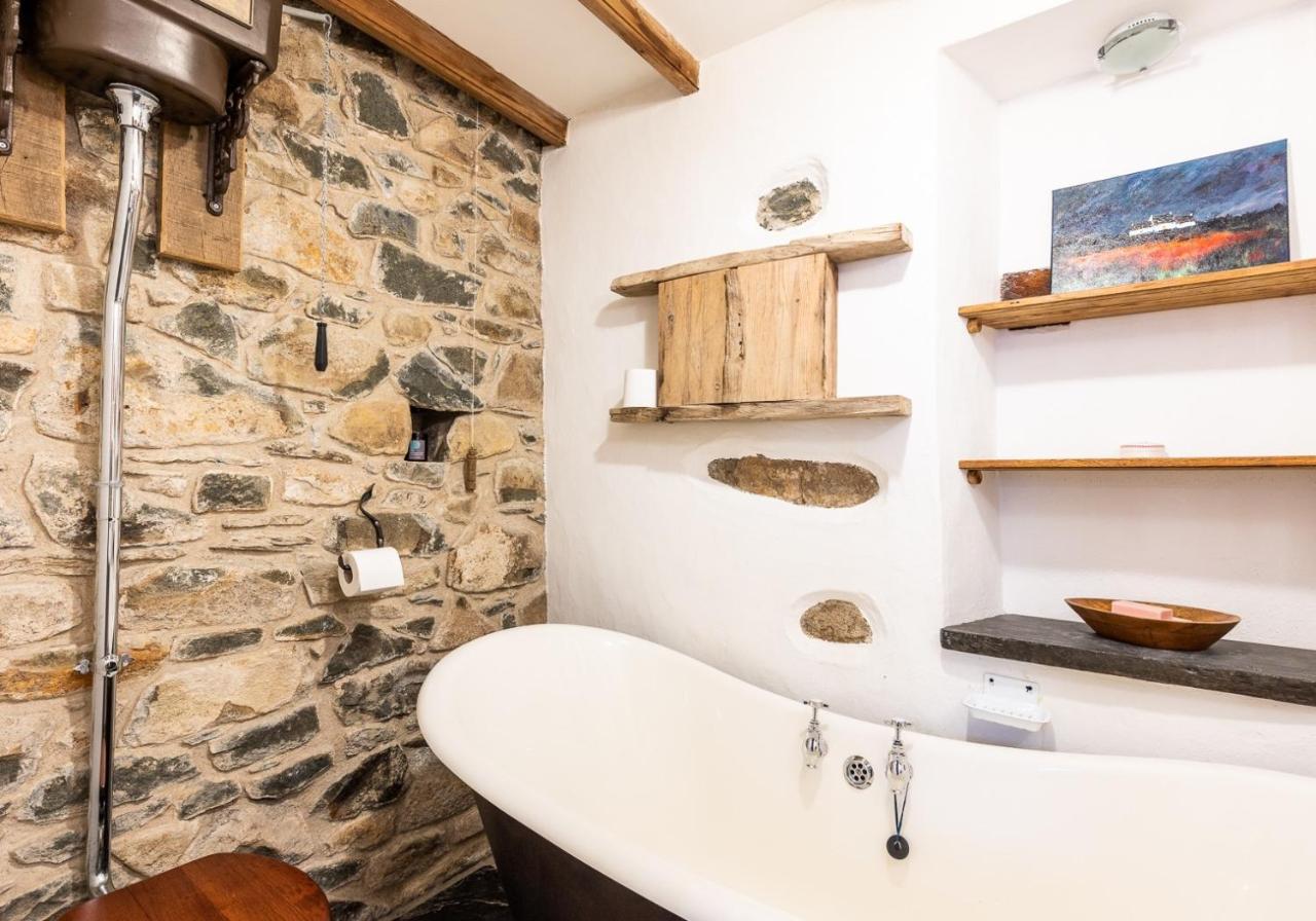Bwthyn Capten - A Charming Cottage For Up To 6 Newport  Exterior foto