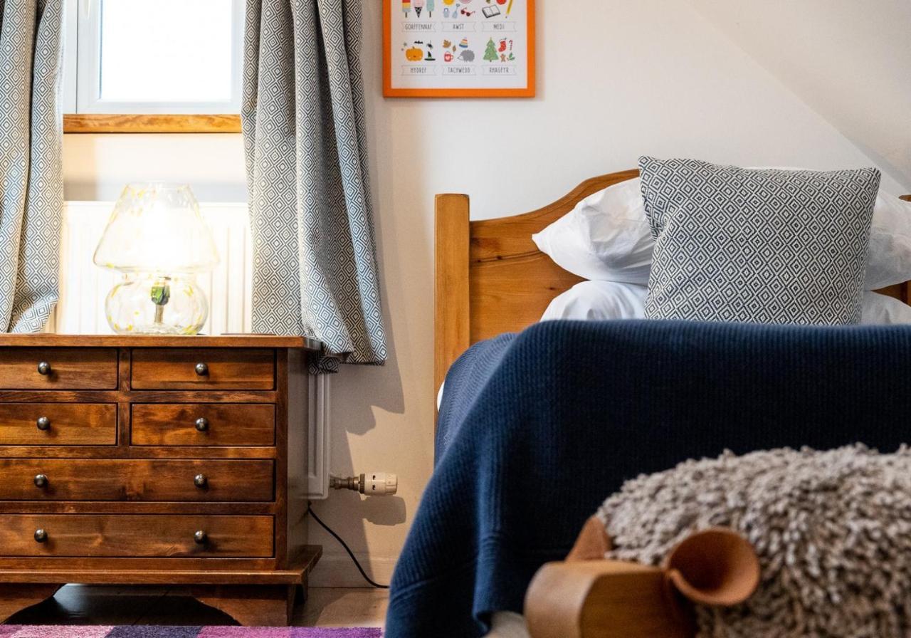 Bwthyn Capten - A Charming Cottage For Up To 6 Newport  Exterior foto