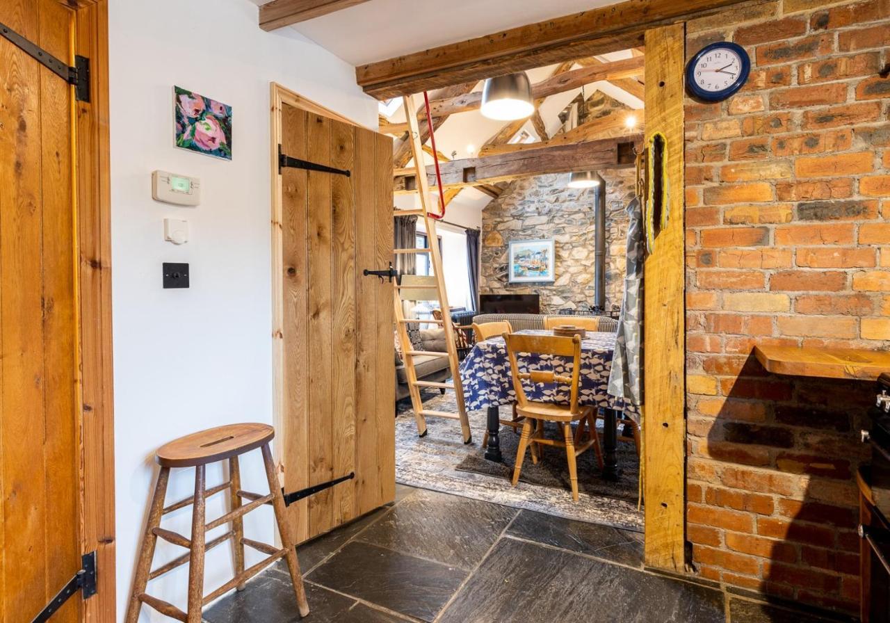 Bwthyn Capten - A Charming Cottage For Up To 6 Newport  Exterior foto